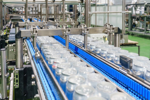 istock Packed cans on the conveyor belt in berverage factory 900569416