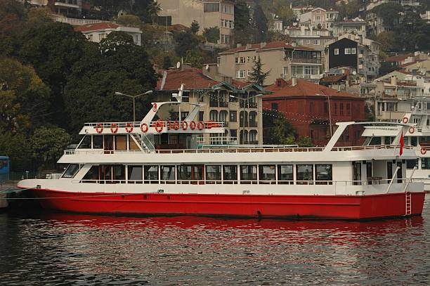 rouge ferry - bhosporus photos et images de collection