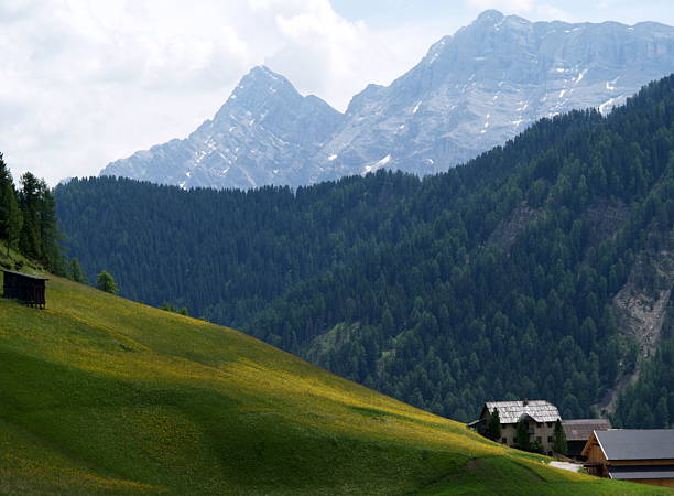 Escena de los alpes dolomíticos - foto de stock