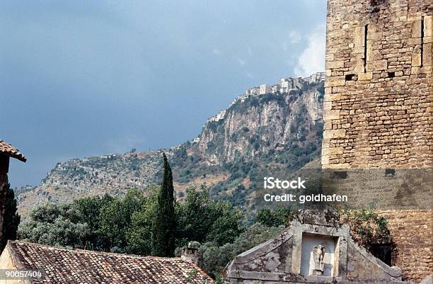 村の上の山 - アブルッツォ州のストックフォトや画像を多数ご用意 - アブルッツォ州, イタリア, イタリア ローマ