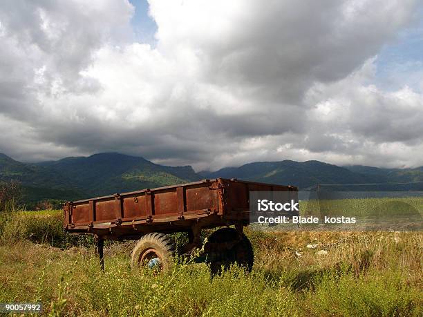 Traktor Anhänger Stockfoto und mehr Bilder von Alt - Alt, Baumaschine, Bedeckter Himmel