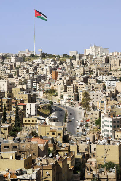 ville d’amman vu depuis le sommet de la citadelle, jordanie - birdview photos et images de collection
