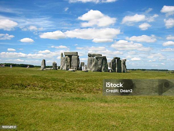 Stonehenge 09 - Fotografias de stock e mais imagens de AC - AC, Agoirento, Arcaico