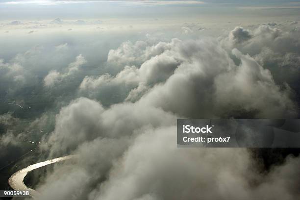 Antena Por Encima De Las Nubes Foto de stock y más banco de imágenes de Aire libre - Aire libre, Arriba de, Cielo