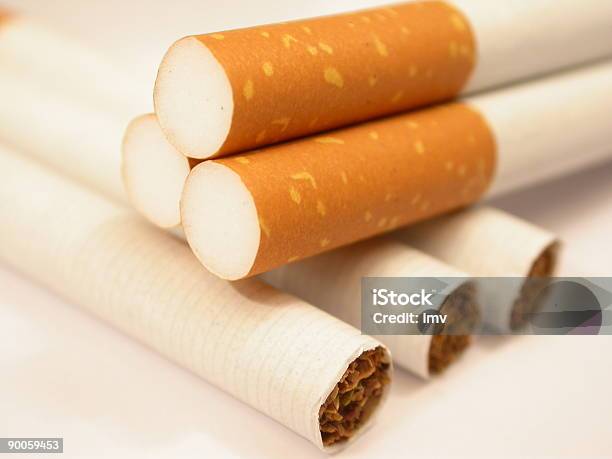 Photo libre de droit de Tabac Cigarretes banque d'images et plus d'images libres de droit de Danger - Danger, Drogue, Fumée - Structure physique