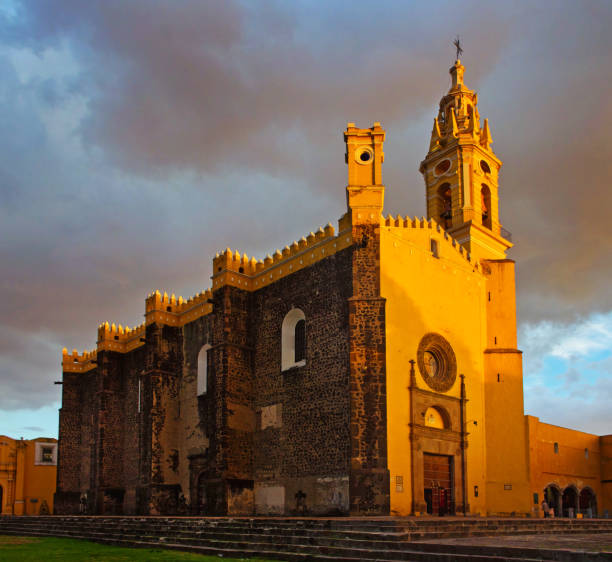 convent of san gabriel in cholula, mexico - sao gabriel tower imagens e fotografias de stock