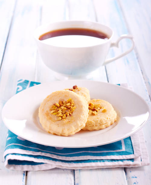 istock Pistachio filling sandwich cookies 900651604