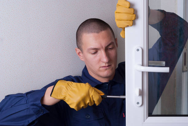 istock repair door lock 900669612