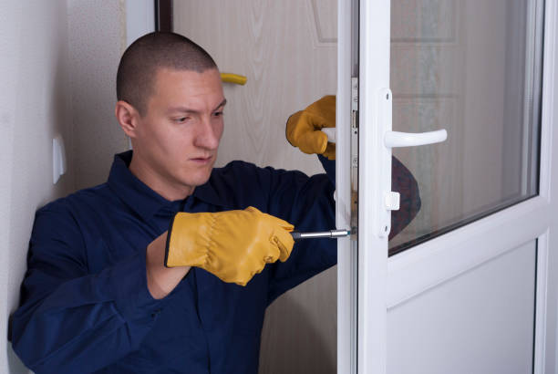 istock repair door lock 900669626