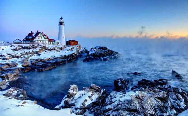 portland head faro fumo marino artico - new england foto e immagini stock