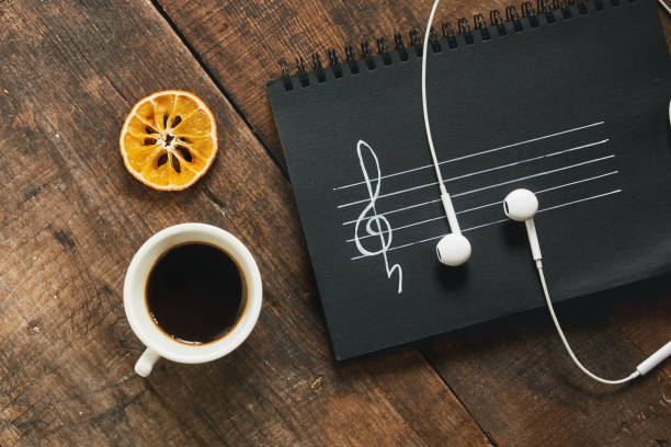 istock music note like headphones on the left key 900719588