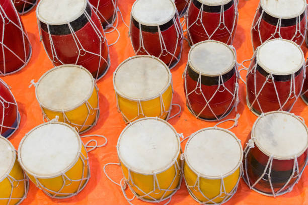 istock Tablas , membranophones , handicrafts on display 900735360
