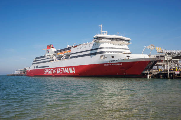 spirit of tasmania - station pier - melbourne commercial dock harbor australia zdjęcia i obrazy z banku zdjęć