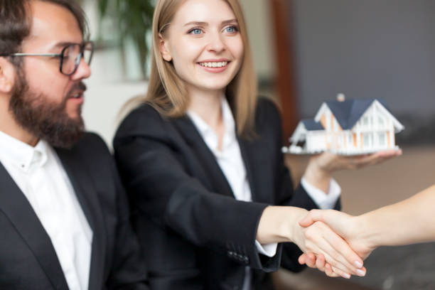 Handshakes with customer after contract signature Handshakes with customer after contract signature estate agency stock pictures, royalty-free photos & images