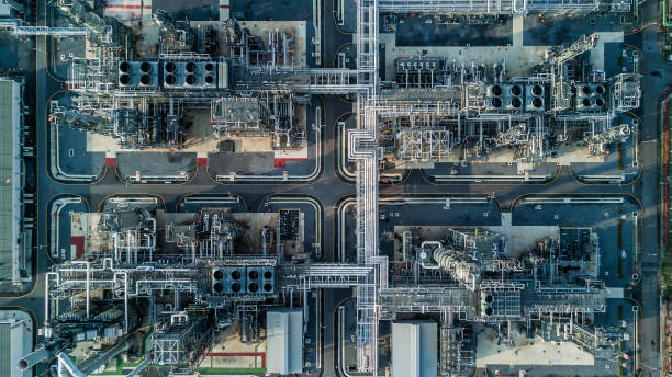 z lotu ptaka rafineria ropy naftowej - chemical plant refinery industry pipe zdjęcia i obrazy z banku zdjęć