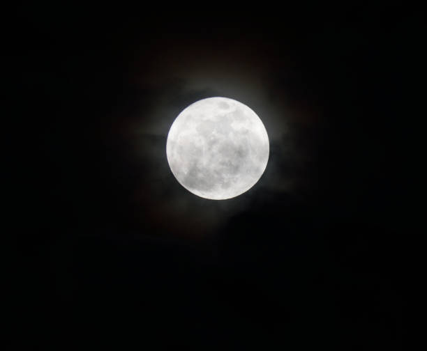 istock A Supermoon to Ring in the New Year 900758182