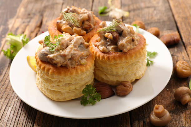 filling puff pastry with mushroom,cream and chicken - vol au vent imagens e fotografias de stock