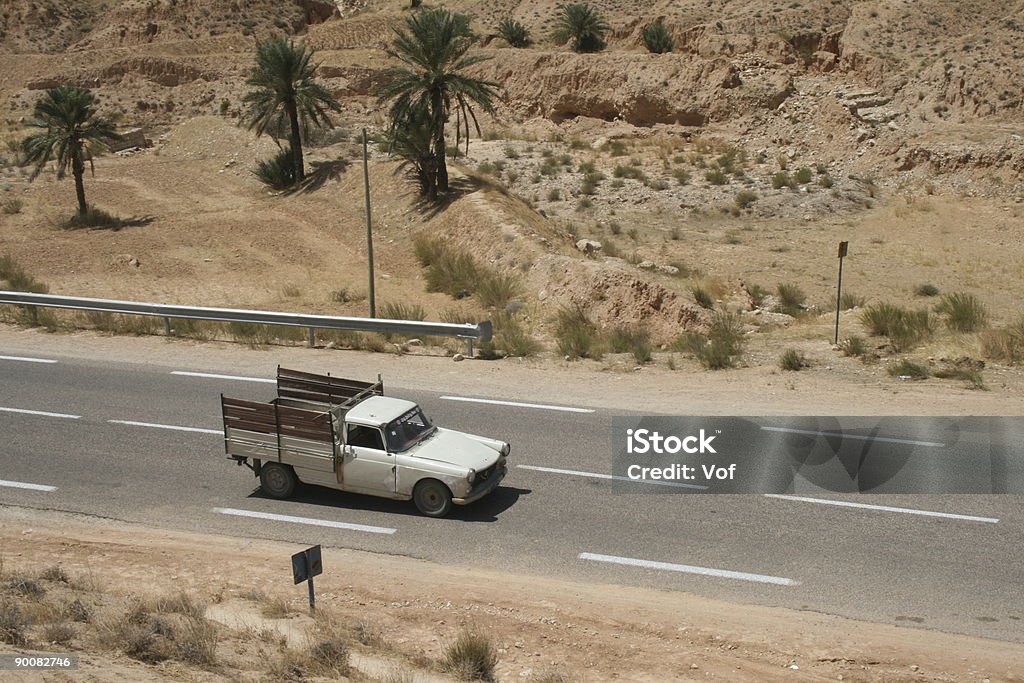 Coche viejo en África - Foto de stock de Anticuado libre de derechos