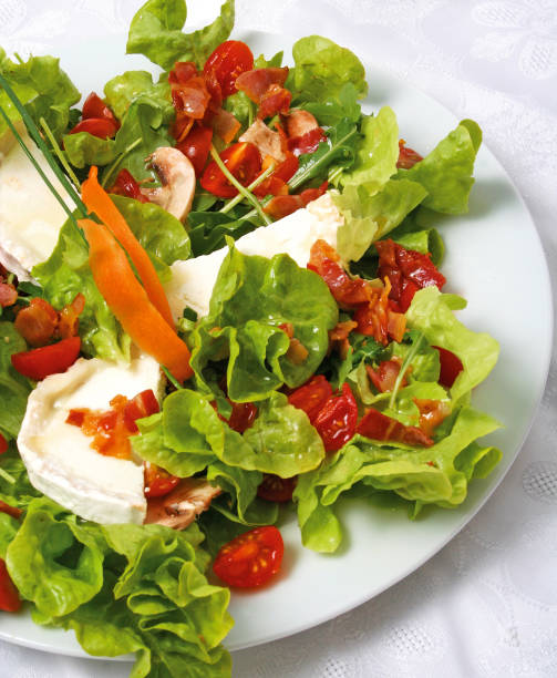istock Goat cheese and bacon salad 900829190