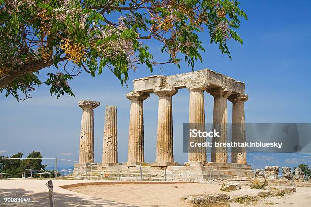 Tempio Di Apollo In Corinto Grecia - Fotografie stock e altre immagini di Antica civiltà - Antica civiltà, Antico - Condizione, Archeologia