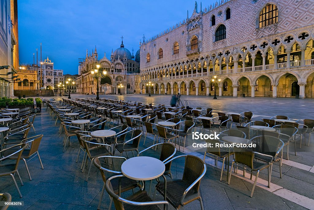 Crepuscolo di St. Mark ´ s square in Venice (XL - Foto stock royalty-free di Solitudine