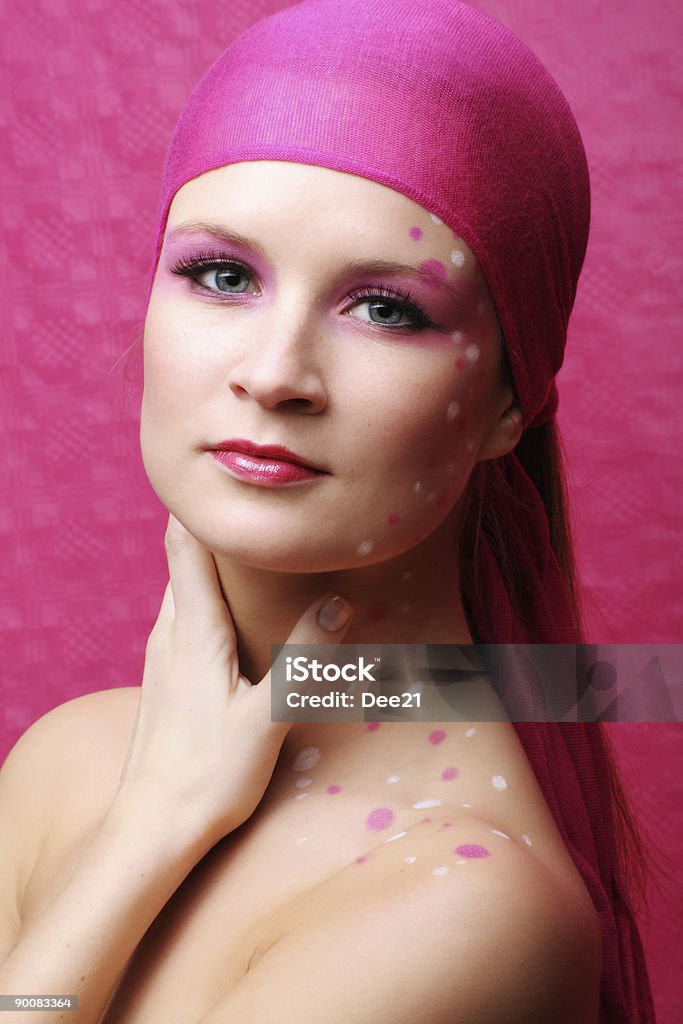 Schönheit Porträt einer jungen Frau mit rosa Punkten - Lizenzfrei Attraktive Frau Stock-Foto