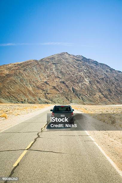 Foto de Utilitáriodesert e mais fotos de stock de Estrada principal - Estrada - Estrada principal - Estrada, Veículo utilitário esportivo, 4x4