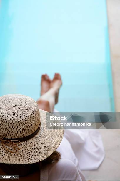 Schönheit Am Pool Stockfoto und mehr Bilder von Attraktive Frau - Attraktive Frau, Blau, Eine Frau allein