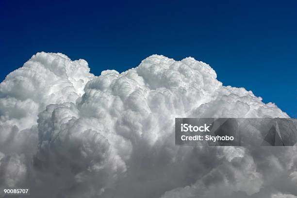 Foto de Sucrilho De Up e mais fotos de stock de Alto - Descrição Geral - Alto - Descrição Geral, Cloudscape, Crescimento