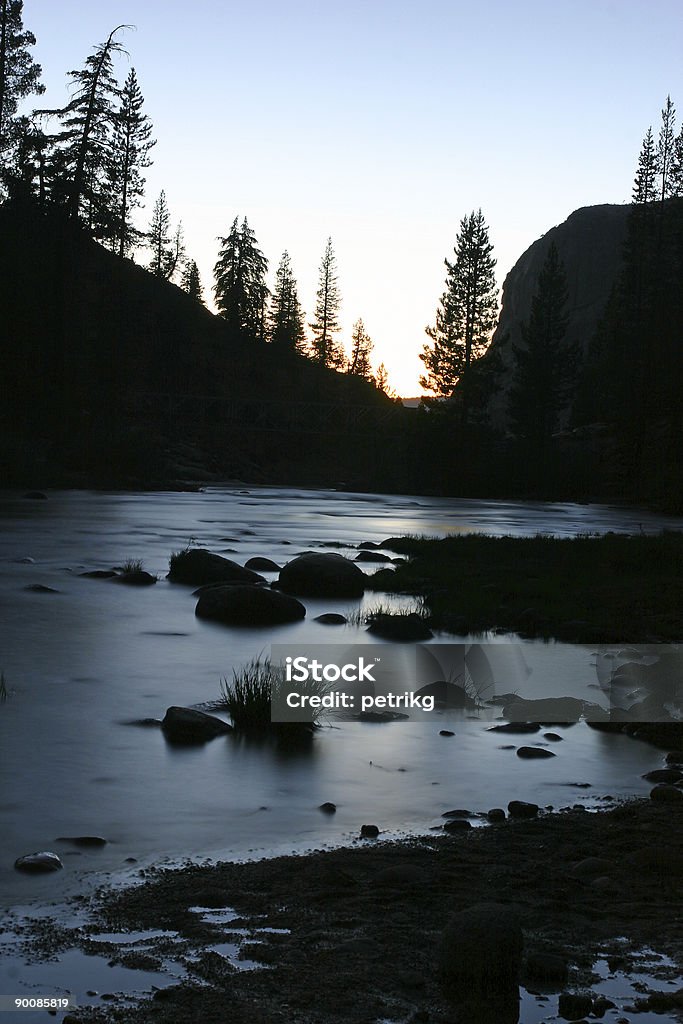 Sonnenuntergang am Fluss Tuolumne in Yosemite - Lizenzfrei Amerikanische Sierra Nevada Stock-Foto