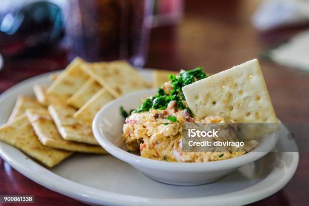 Foto de Crackers E Pimento Caseiro Queijo e mais fotos de stock de Pimenta-da-jamaica - Pimentão - Pimenta-da-jamaica - Pimentão, Queijo, Alimentação Saudável