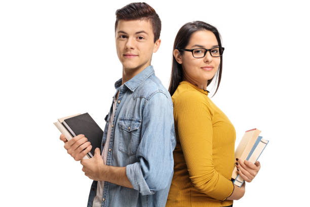 teenage étudiants avec des livres avec leur dos uns contre les autres - écolier garçon photos et images de collection