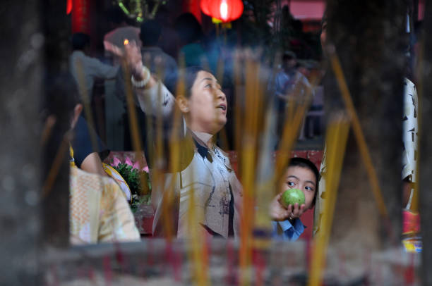 jade emperor 탑. ho chi minh city, vietnam - emperor jade pagoda 뉴스 사진 이미지