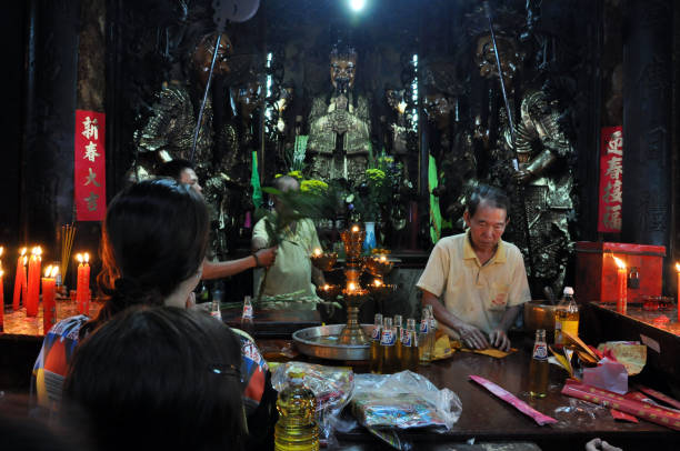 jade emperor 탑. ho chi minh city, vietnam - emperor jade pagoda 뉴스 사진 이미지