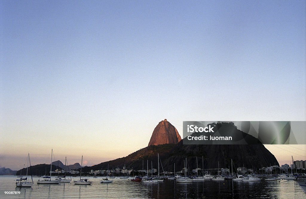 Pain de sucre montagne à Rio de Janeiro - Photo de Admirer le paysage libre de droits