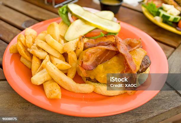 Photo libre de droit de Hamburger Bacon Delicios banque d'images et plus d'images libres de droit de Aliment - Aliment, Aliment frit, Alimentation lourde