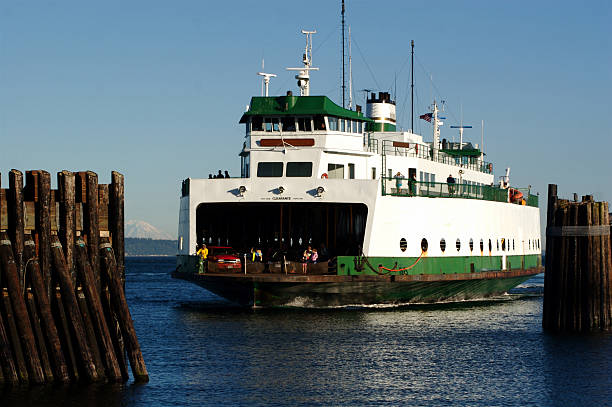 istock Washington State Ferry Coming Into Port With Passengers 90089022
