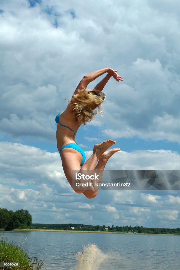 Menina de salto - Royalty-free Acrobata Foto de stock