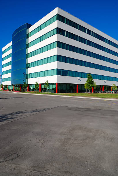 edifício comercial - office park three dimensional shape financial building built structure imagens e fotografias de stock