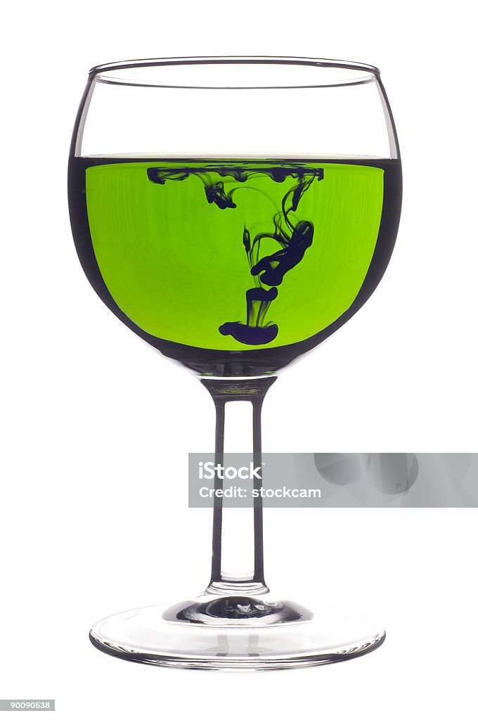 Bicchiere da vino con un mix di verde liquidi - Foto stock royalty-free di Acqua potabile