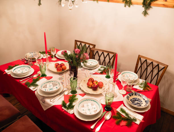 istock xmas-dinner with the family 900905956