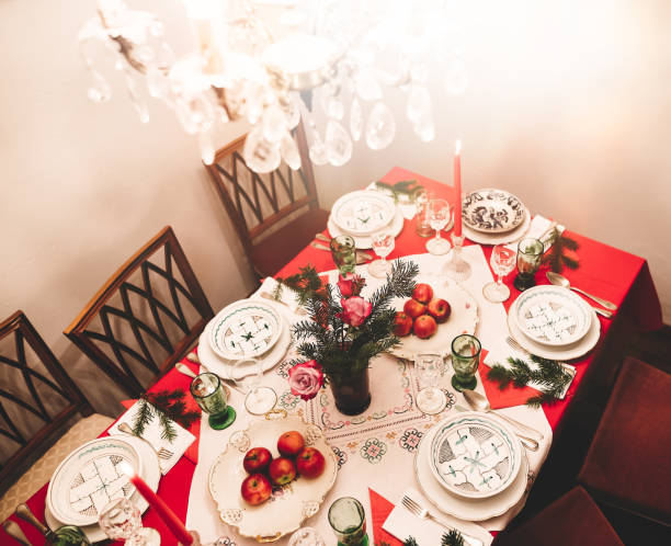 istock xmas-dinner with the family 900906212