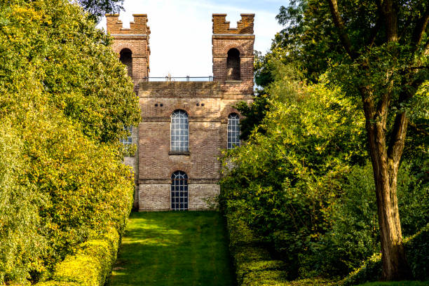 la torre belvedere, giardino paesaggistico claremont - duke gardens foto e immagini stock