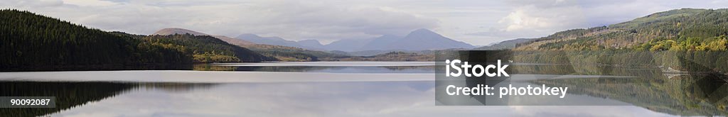 Panorama di Lochside - Foto stock royalty-free di Acqua