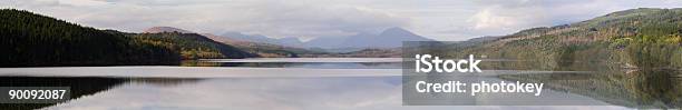 Panorama Di Lochside - Fotografie stock e altre immagini di Acqua - Acqua, Albero, Ambientazione esterna