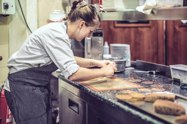 istock Chef is working in an italian restaurant 900922090