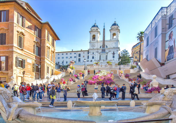 イタリア、ローマのスペイン階段。 - piazza di spagna spanish steps church trinita dei monti ストックフォトと画像