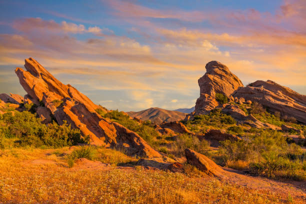 vasquez rocks natural área park, califórnia - rochedos de vasquez - fotografias e filmes do acervo