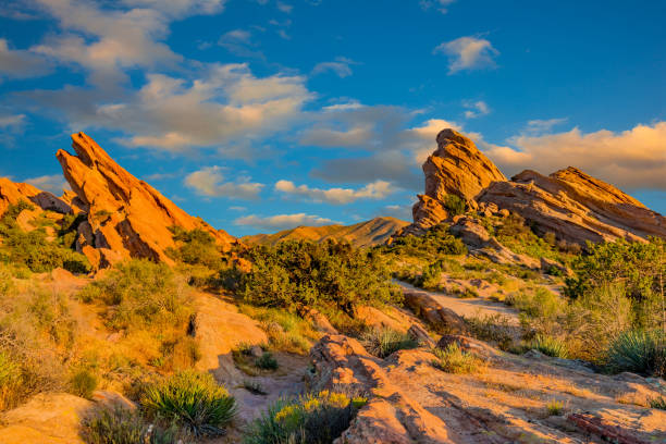 vasquez rocks natural área park, califórnia - rochedos de vasquez - fotografias e filmes do acervo