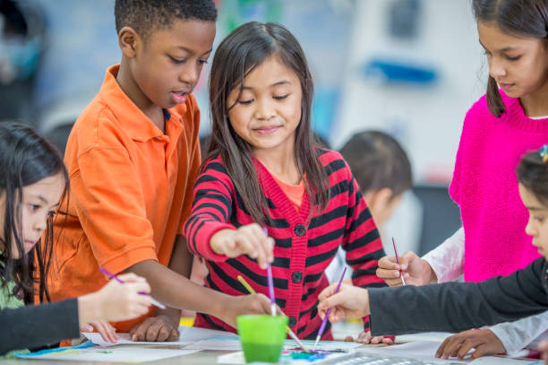 istock Kids Painting 901059900